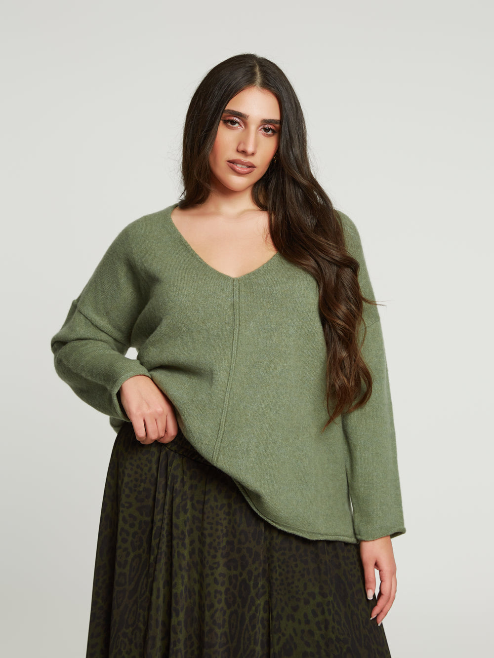 KNIT V-NECK