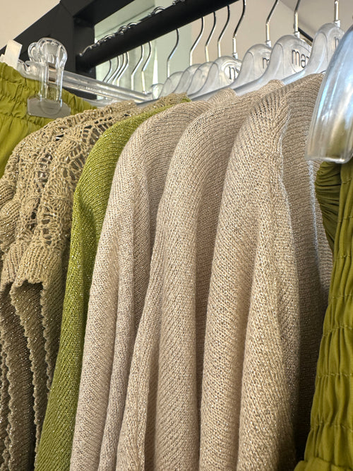 KNIT V-NECK